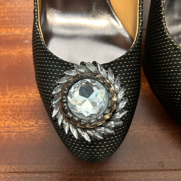 Badgley Mischka Vintage Style Jewelled Pumps - Picture 11 of 11